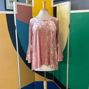 NWT “CUPIO” blush crushed velvet top w/ bell sleeve